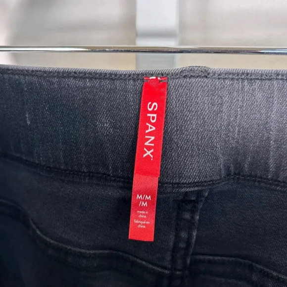 Spanx Size Medium High Rise Jeans Black Compression Figure Flattering - Picture 6 of 6